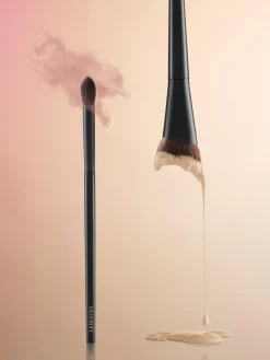Smoothing Foundation Brush N°101