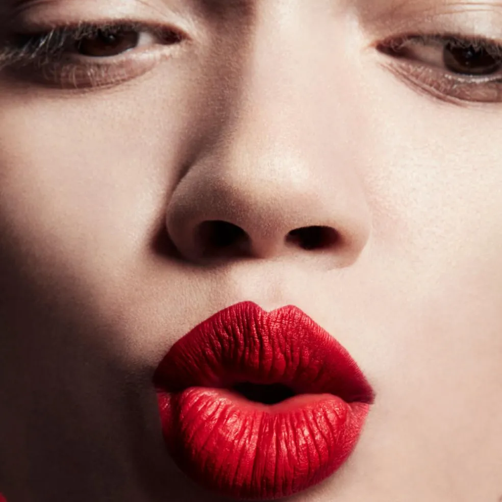 Stunna Lip Paint Longwear Fluid Lip Color